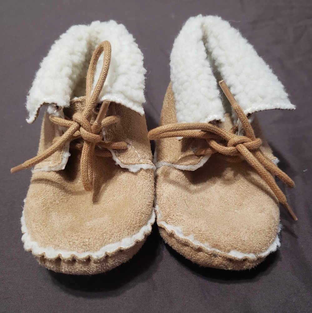 Baby Moccasin Booties Fur Lined Suede Comfort Soft Baby Gap Tan 6-12 Month Size
